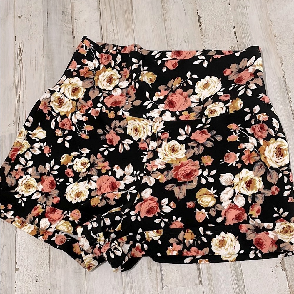 Vamp Floral High Waisted‎ Shorts